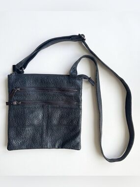 Jaclyn Smith Black Pebbled Look Crossbody